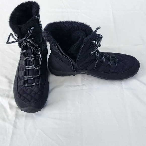 Skechers Relaxed Fit Quilted Winter Boots - Women's Size 10 - Picture 1 of 4
